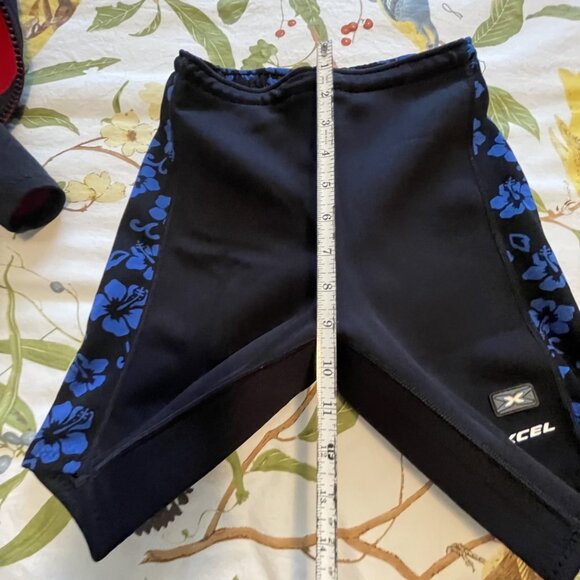 Excel scuba shorts (XS) preloved - Picture 5 of 9